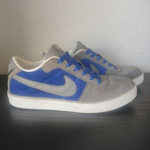 Nike Low Top Skate Shoes Size 9